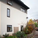 Special 3 Bedroom Townhouse With Parking In Bristol